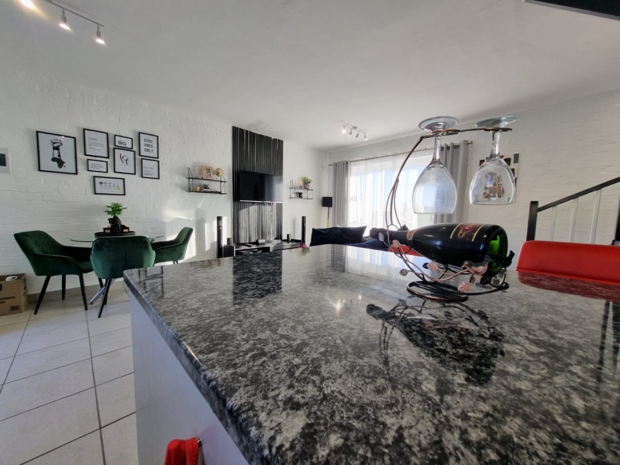 To Let 2 Bedroom Property for Rent in Parsonsvlei Eastern Cape